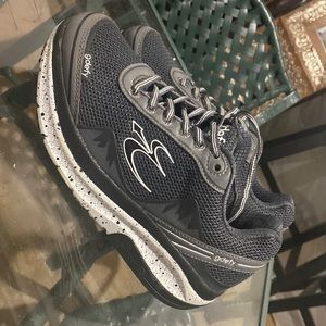 Gdefy shoes size 7 women’s worn maybe once or twice